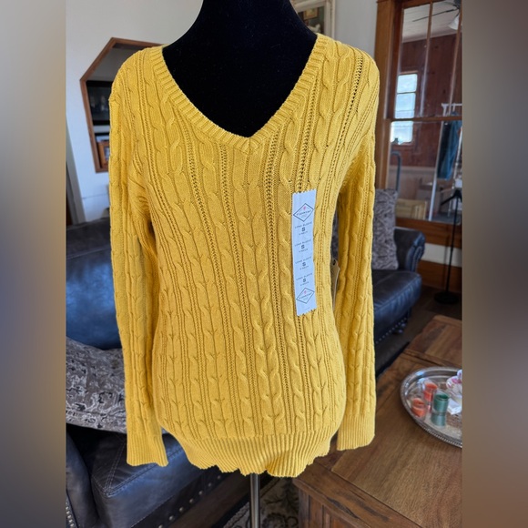 St. John's Bay Sweaters - St. John’s Bay Cable Knit V-Neck Sweater Women’s Small NWT Tawny Olive